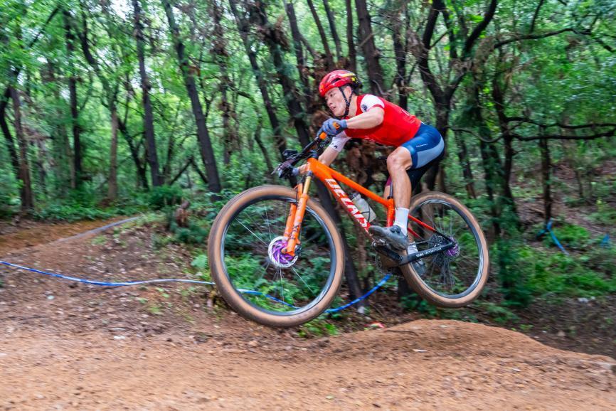 冠亚军依旧, 稳步提速